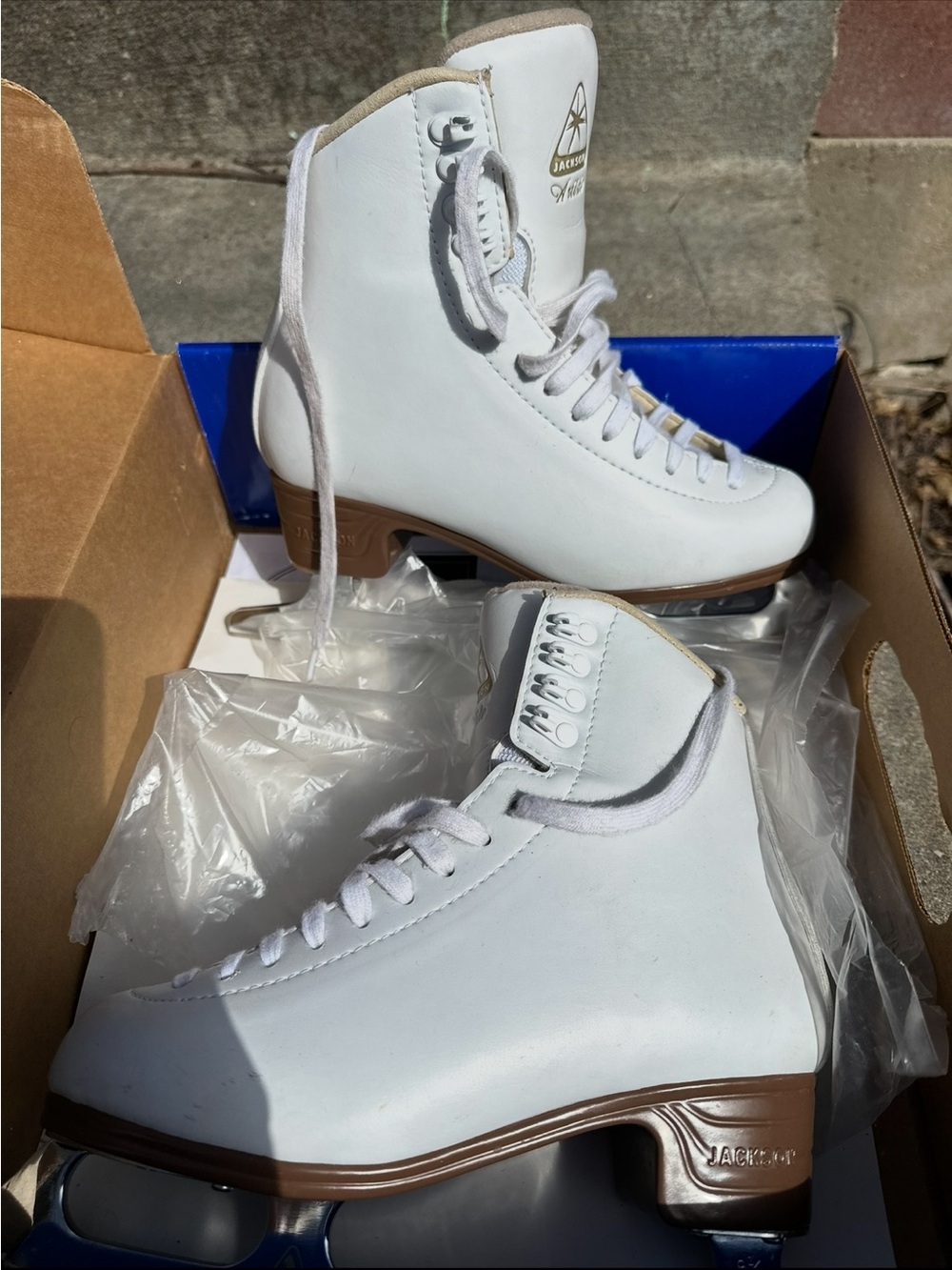 JACKSON White Kids Heeled Ice Skates with Brown Soles. Brand new never worn.